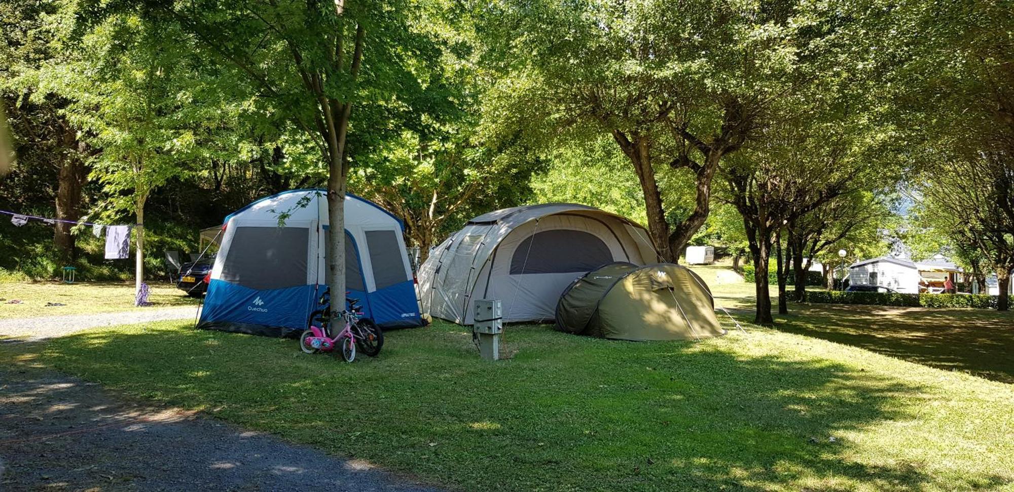 Camping Familial - Parc Aquatique - Grande Aire De Jeux A La Montagne Agos-Vidalos Екстериор снимка